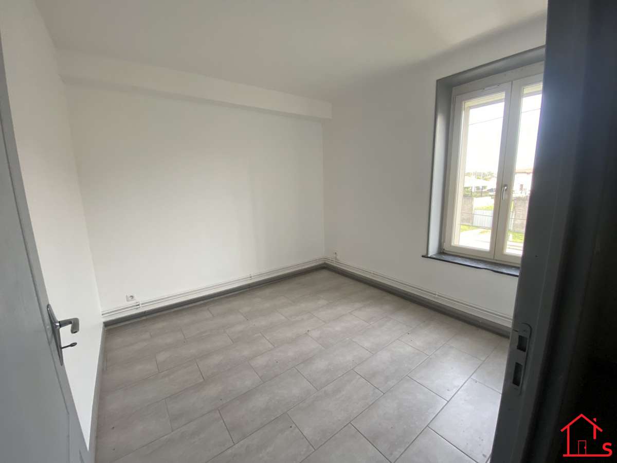 Ensemble de 3 logements dans petite copropriété.